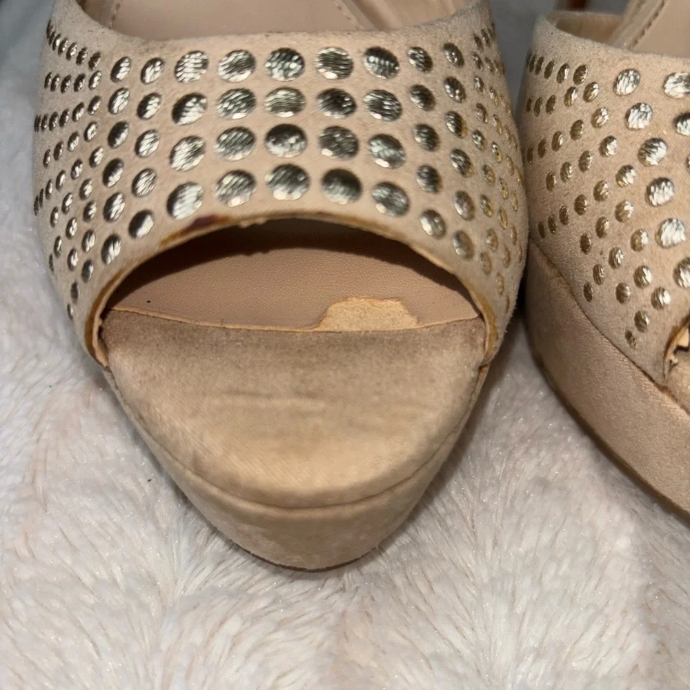 Gianni Bini Champagne Gold Studded Open-Toe Heels size 9